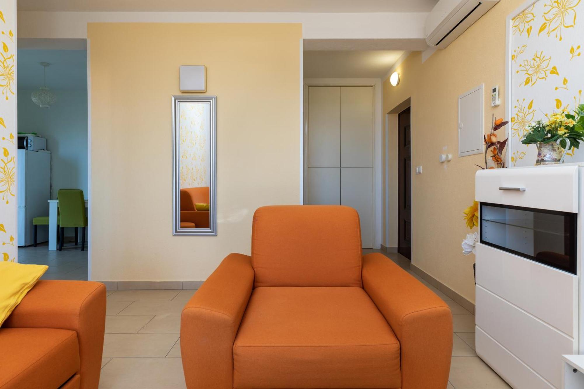 Apartments With A Parking Space Dugi Rat, Omis - 19516 Номер фото